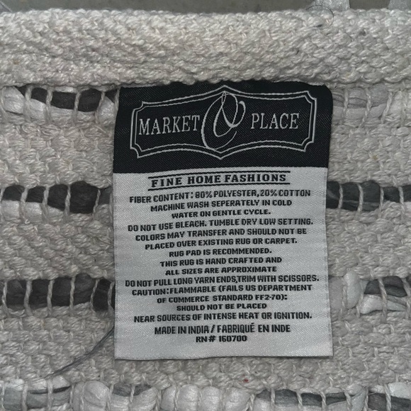 Gray and white Rug - Picture 5 of 9